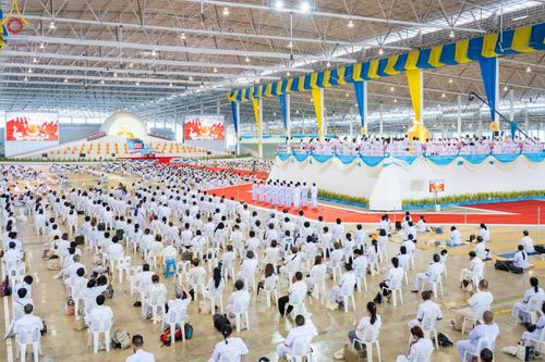 ภาพ No.86994:พิธีตักบาตร , พิธีบูชาข้าวพระ , พิธีจุดเทียนใจ ไฟนิรันดร์ อนันตชัย ในวันอาทิตย์ต้นเดือน 3 กันยายน พ.ศ. 2566 ณ วัดพระธรรมกาย