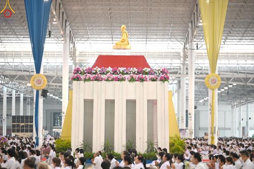 ภาพ No.206010:พิธีตักบาตร และ พิธีบูชาข้าวพระ ในวันอาทิตย์ต้นเดือน 2 กุมภาพันธ์ พ.ศ. 2568 ณ สภาธรรมกายสากล วัดพระธรรมกาย