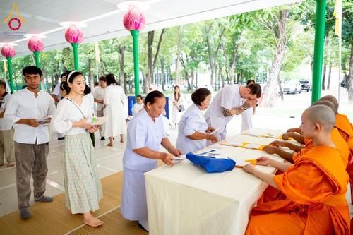 ภาพ No.244938:วันเสาร์ที่ 6 กันยายน พ.ศ. 2568 พิธีถวายบาตร บรรพชา อุปสมบทของนาคธรรมทายาท โครงการอุปสมบทหมู่บูชาธรรมครบรอบ 108 ปี  วันครูผู้ค้นพบวิชชาธรรมกาย ณ โบสถ์พระไตรปิฎก วัดพระธรรมกาย