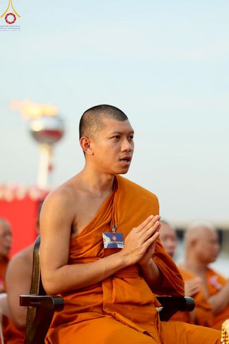 ภาพ No.221715:วันอังคารที่ 22 เมษายน พ.ศ. 2568 ภาพพิธีถวายมหาสังฆทานคณะสงฆ์ 40,000 กว่าวัดทั่วประเทศ เนื่องในวันคุ้มครองโลก ชุดที่ 2 (ปลื้มให้สมการรอคอย) ณ ลานธรรมพระมหาธรรมกายเจดีย์ วัดพระธรรมกาย