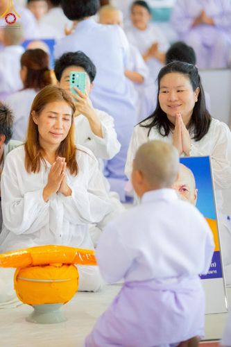 ภาพ No.215106:วันเสาร์ที่ 5 เมษายน พ.ศ. 2568 พิธีเวียนประทักษิณรอบพระมหาธรรมกายเจดีย์  พิธีวันทาเจดีย์ พิธีขอขมาและมอบผ้าไตร ในโครงการบรรพชาสามเณรฟื้นฟูพระพุทธศาสนาทั่วไทย , โครงการหน่อแก้วเปรียญธรรม รุ่นที่ 13 ,  โครงการสามเณรยุวธรรมทายาท รุ่นที่ 33 , โครงการสามเณรมั