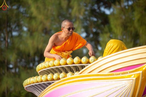 ภาพ No.203123:V.51 สารพัดV สารพัดดี ที่คลองบางนางแท่น ในโครงการธรรมยาตรา กตัญญูบูชา มหาปูชนียาจารย์ พระมงคลเทพมุนี(สด จนฺทสโร) พระผู้ปราบมาร อนุสรณ์สถาน 7 แห่ง ปีที่ 13 ระหว่างวันที่ 2-31 มกราคม พ.ศ. 2568