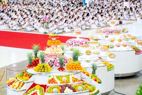 ภาพ No.151318:พิธีบูชาข้าวพระ ในวันอาทิตย์ต้นเดือน วันที่ 1 กันยายน พ.ศ. 2567 ณ สภาธรรมกายสากล วัดพระธรรมกาย