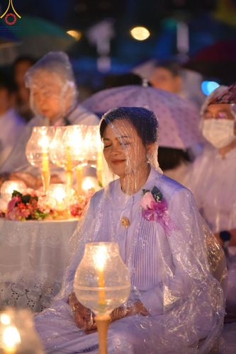 ภาพ No.118339:พิธีจุดประทีปถวายเป็นพุทธบูชา และบูชาธรรมมหาปูชนียาจารย์ พระมงคลเทพมุนี(สด จนฺทสโร) วันที่ 24 มกราคม พ.ศ. 2567 ณ อนุสรณ์สถานบางปลา อ.บางเลน จ.นครปฐม