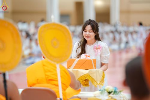 ภาพ No.153351:พิธีมุทิตาสักการะ พระภิกษุ-สามเณร ผู้สอบไล่ได้เปรียญธรรม ประโยค 1-2 ถึงประโยค ป.ธ.9 และบาลีศึกษา ประโยค1-2 ถึง บ.ศ.9 , พิธีมอบดวงแก้วสามเณรผู้ทรงบาลีไวยากรณ์ วัดพระธรรมกาย และ ศูนย์ส่งเสริมศีลธรรมในประเทศและต่างประเทศ วันอาทิตย์ที่ 8 กันยายน พ.ศ.2567