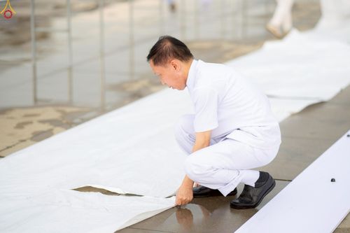 ภาพ No.225211:วันที่ 20 - 27 เมษายน พ.ศ. 2568 "ภาพแห่งความปลื้มที่ไม่มีวันจบ" คณะสงฆ์สามเณร เจ้าหน้าที่ และสาธุชน ร่วมแรงร่วมใจกันเตรียมงานและเก็บงาน เพื่อวันคุ้มครองโลก พิธีถวายมหาสังฆทานคณะสงฆ์ 40,000 กว่าวัดทั่วประเทศ