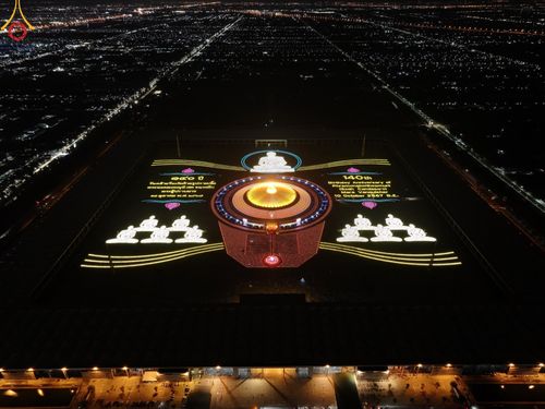 ภาพ No.160737:พิธีจุดประทีป 20,000 ดวง บูชาพระมหาธรรมกายเจดีย์ และบูชาพระมงคลเทพมุนี (สด จนฺทสโร) พระผู้ปราบมาร ณ ลานธรรม พระมหาธรรมกายเจดีย์ วัดพระธรรมกาย จ.ปทุมธานี วันที่ 10 ตุลาคม พ.ศ. 2567