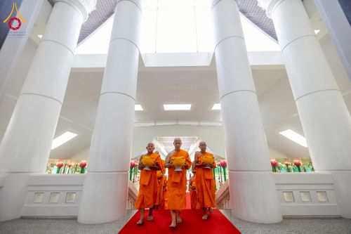 ภาพ No.256340:วันที่ 4 ตุลาคม พ.ศ. 2568 พิธีบรรพชาอุปสมบท  โครงการอุปสมบทหมู่บูชาธรรม 141 ปี  พระมงคลเทพมุนี (สด จนฺทสโร) ณ โบสถ์พระไตรปิฏก วัดพระธรรมกาย จ.ปทุมธานี