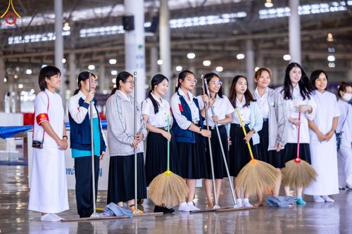 ภาพ No.207388:พิธีตักบาตร และปฏิบัติธรรมช่วงสาย ในวันมาฆบูชา วันพุธที่ 12 กุมภาพันธ์ พ.ศ. 2568 ณ วัดพระธรรมกาย จังหวัดปทุมธานี