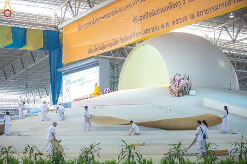 ภาพ No.59794:V.39 ทุ่มสุดใจ ธรรมชัย 80 ปี การเตรียมงาน การปฏิบัติงาน ของเจ้าหน้าที่หน่วยงานต่างๆ เพื่อพิธีฉลองอายุวัฒนมงคล 80 ปี หลวงพ่อธัมมชโย และรับถวายมหาสังฆทาน 10,000 กว่าวัดทั่วประเทศ ในวันคุ้มครองโลก จันทร์ที่ 22 เมษายน พ.ศ. 2567