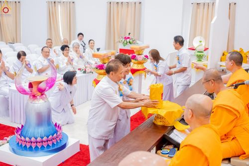 ภาพ No.234755:วันอาทิตย์ที่ 20 กรกฎาคม  พ.ศ.2568 พิธีทอดผ้าป่าภาคพื้นอเมริกา พิธีเจริญพระพุทธมนต์ ฉลองอาคารแก้วธรรมชัยรัตนอนันต์ วัดพระธรรมกายเทนเนสซี ประเทศสหรัฐอเมริกา