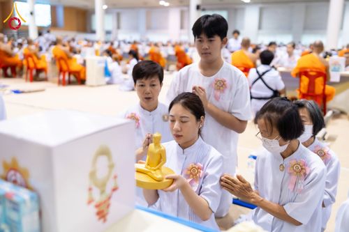 ภาพ No.60099:พิธีเจริญพระพุทธมนต์ "ฉลองอายุวัฒนมงคล 80 ปี หลวงพ่อธัมมชโย" พิธีถวายไทยธรรม คณะสงฆ์ 10,000 กว่าวัดทั่วประเทศ ในวันคุ้มครองโลก วันจันทร์ที่ 22 เมษายน พ.ศ. 2567 ณ สภาธรรมกายสากล วัดพระธรรมกาย จ.ปทุมธานี