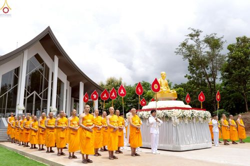 ภาพ No.239330:วันอาทิตย์ที่ 17 สิงหาคม พ.ศ. 2568 พิธีอัญเชิญรูปเหมือนพระมงคลเทพมุนี (สด จันทสโร) ณ ศาลากลางจังหวัดเลย ถึงลานพญานาค สวนสาธารณะกุดป่อง อ.เมือง จ.เลย