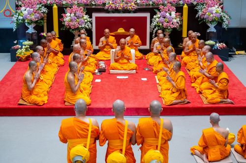 ภาพ No.159856:พิธีตัดปอยผมปลงผมนาคธรรมทายาท, พิธีบรรพชาอุปสมบทหมู่ โครงการอุปสมบทหมู่บูชาธรรม 140 ปี พระมงคลเทพมุนี (สด จนฺทสโร) ณ โบสถ์พระไตรปิฏก วัดพระธรรมกาย วันเสาร์ที่ 5 ตุลาคม พ.ศ. 2567