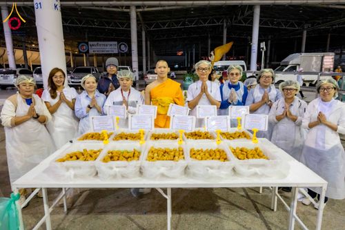 ภาพ No.305228:วันที่ 29 มกราคม พ.ศ. 2569 พิธีถวายภัตตาหารเป็นสังฆทาน แด่พระธรรมยาตรา ณ วัดพระธรรมกาย  จังหวัดปทุมธานี ในโครงการธรรมยาตรา กตัญญูบูชา มหาปูชนียาจารย์ พระมงคลเทพมุนี(สด จนฺทสโร) พระผู้ปราบมาร อนุสรณ์สถาน 7 แห่ง ปีที่ 14