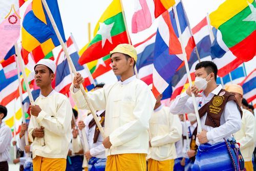 ภาพ No.52117:ประมวลภาพพิธีตักบาตรมิตรภาพไทย-เมียนมาร์ 105 รูป ณ วัดพระธรรมกาย