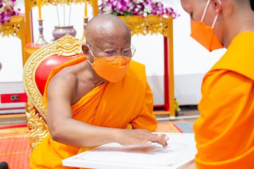 ภาพ No.50695:ประมวลภาพพิธีตักบาตร ณ วัดแม่แพ จ.แม่ฮ่องสอน เนื่องในวันธรรมชัย