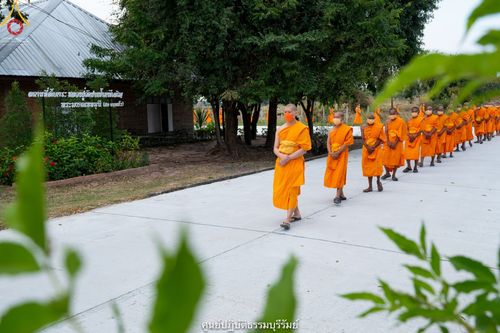 ภาพ No.41004:พิธีตัดปอยผม ปลงผม ขอขมารับผ้าไตรและพิธีบรรพชา ในโครงการอุปสมบท บูชาธรรมมหาปูชนียาจารย์ ประจำปี 2564 ชุดที่ 18