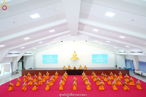 ภาพ No.39544:พิธีตัดปอยผม ปลงผม ขอขมารับผ้าไตรและพิธีบรรพชา ในโครงการอุปสมบท บูชาธรรมมหาปูชนียาจารย์ ประจำปี 2564  ชุดที่ 2