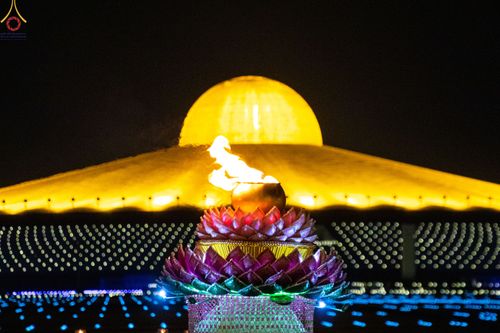 ภาพ No.55414:ประมวลภาพพิธีลอยกระทงธรรม ณ วัดพระธรรมกาย (วันที่ 8 พฤศจิกายน พ.ศ. 2565)