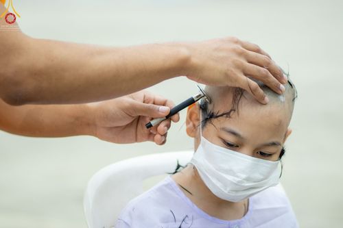 ภาพ No.44043:ประมวลภาพพิธีปลงผม โครงการบรรพชาสามเณรฟื้นฟูพระพุทธศาสนาทั่วไทย ณ ศูนย์อบรมวัดพระธรรมกาย