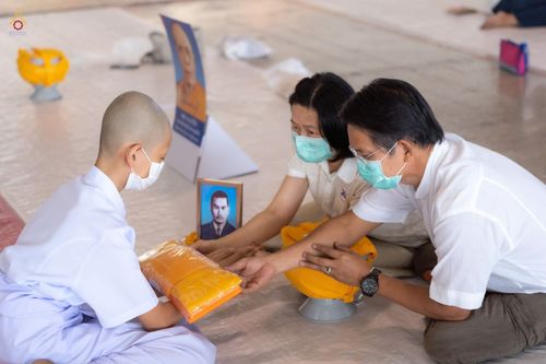 ภาพ No.44278:ประมวลภาพพิธีเวียนประทักษิณ, พิธีวันทาพระมหาธรรมกายเจดีย์ และพิธีขอขมารับผ้าไตร โครงการบวชภาคฤดูร้อน พ.ศ. 2565