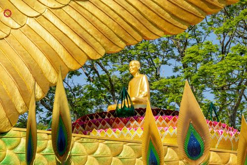 ภาพ No.42733:พิธีอัญเชิญมยุรนาวากาศ ประดิษฐาน ณ อาคาร 100 ปี เนื่องในวันคล้ายวันเกิด ครบ 113 ปี คุณยายอาจารย์มหารัตนอุบาสิกาจันทร์ ขนนกยูง