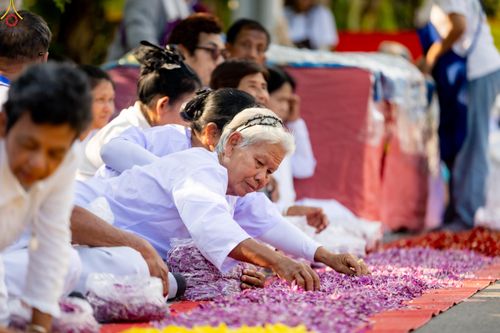 ภาพ No.295017:วันที่ 14 มกราคม พ.ศ. 2569 พิธีต้อนรับพระธรรมยาตรา อนุสรณ์สถานลำดับที่ 4  สถานที่เกิดด้วยกายธรรม ณ วัดโบสถ์บน ต.บางคูเวียง จ.นนทบุรี ในโครงการธรรมยาตรา กตัญญูบูชา มหาปูชนียาจารย์ พระมงคลเทพมุนี(สด จนฺทสโร) พระผู้ปราบมาร อนุสรณ์สถาน 7 แห่ง ปีที่ 14