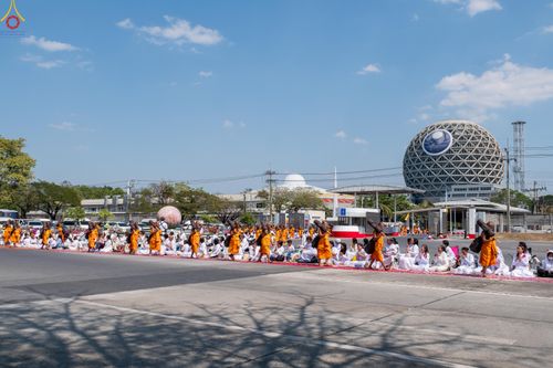 ภาพ No.304666:วันที่ 25 มกราคม พ.ศ. 2569 พิธีต้อนรับพระธรรมยาตรา (ภาพชุดที่ 2) รร.สามัคคีราษฏร์บำรุง-วัดพระธรรมกาย ในโครงการธรรมยาตรา กตัญญูบูชา มหาปูชนียาจารย์ พระมงคลเทพมุนี(สด จนฺทสโร) พระผู้ปราบมาร อนุสรณ์สถาน 7 แห่ง ปีที่ 14