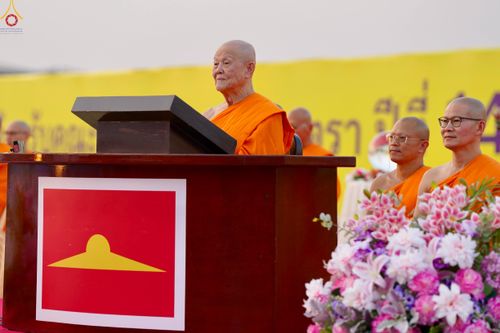 ภาพ No.307489:วันที่ 31 มกราคม พ.ศ. 2569 พิธีจุดประทีปธรรมถวายเป็นพุทธบูชา  และบูชาธรรมมหาปูชนียาจารย์ (ภาพชุดที่ 2) ณ วัดพระธรรมกาย ปทุมธานี ในโครงการธรรมยาตรา กตัญญูบูชา มหาปูชนียาจารย์ พระมงคลเทพมุนี(สด จนฺทสโร) พระผู้ปราบมาร อนุสรณ์สถาน 7 แห่ง ปีที่ 14