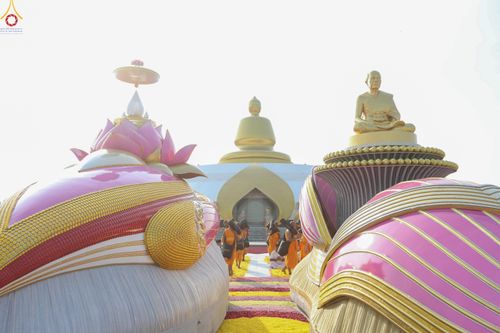 ภาพ No.299670:วันที่ 18 มกราคม พ.ศ. 2569 พิธีต้อนรับพระธรรมยาตรา (ภาพชุดที่ 2) ณ อนุสรณ์สถานลำดับที่ 5  สถานที่เผยแผ่วิชชาธรรมกายครั้งแรก อนุสรณ์สถานบางปลา วัดบางปลา อำเภอบางเลน จังหวัดนครปฐม ในโครงการธรรมยาตรา กตัญญูบูชา มหาปูชนียาจารย์ พระมงคลเทพมุนี(สด จนฺทสโร) พระ