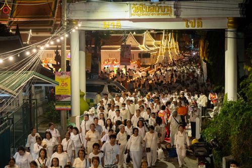 ภาพ No.297212:วันที่ 17 มกราคม พ.ศ. 2569 พิธีจุดประทีปถวายเป็นพุทธบูชา และบูชาธรรมมหาปูชนียาจารย์ (ภาพชุดที่ 2) ณ วัดโบสถ์บน ต.บางคูเวียง จ.นนทบุรี อนุสรณ์สถานลำดับที่ 4 สถานที่เกิดด้วยกายธรรม ในโครงการธรรมยาตรา กตัญญูบูชา มหาปูชนียาจารย์ พระมงคลเทพมุนี(สด จนฺทสโร) พร