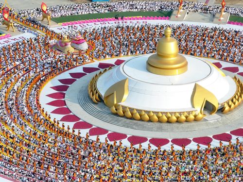 ภาพ No.299692:วันที่ 18 มกราคม พ.ศ. 2569 พิธีต้อนรับพระธรรมยาตรา (ภาพชุดที่ 2) ณ อนุสรณ์สถานลำดับที่ 5  สถานที่เผยแผ่วิชชาธรรมกายครั้งแรก อนุสรณ์สถานบางปลา วัดบางปลา อำเภอบางเลน จังหวัดนครปฐม ในโครงการธรรมยาตรา กตัญญูบูชา มหาปูชนียาจารย์ พระมงคลเทพมุนี(สด จนฺทสโร) พระ