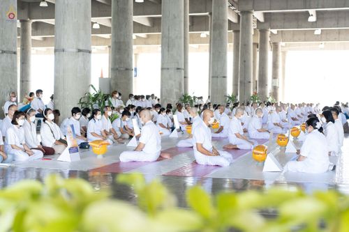 ภาพ No.47605:ประมวลภาพพิธีขอขมาและมอบผ้าไตร โครงการบรรพชาอุปสมบทหมู่ รุ่นเข้าพรรษา 2565