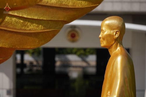 ภาพ No.42732:พิธีอัญเชิญมยุรนาวากาศ ประดิษฐาน ณ อาคาร 100 ปี เนื่องในวันคล้ายวันเกิด ครบ 113 ปี คุณยายอาจารย์มหารัตนอุบาสิกาจันทร์ ขนนกยูง