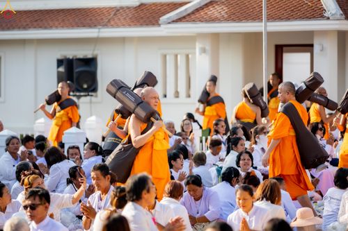 ภาพ No.295291:วันที่ 16 มกราคม พ.ศ. 2569 พิธีต้อนรับพระธรรมยาตรา อนุสรณ์สถานลำดับที่ 4 (ภาพชุดที่ 2) สถานที่เกิดด้วยกายธรรม ณ วัดโบสถ์บน ต.บางคูเวียง จ.นนทบุรี ในโครงการธรรมยาตรา กตัญญูบูชา มหาปูชนียาจารย์ พระมงคลเทพมุนี(สด จนฺทสโร) พระผู้ปราบมาร อนุสรณ์สถาน 7 แห่ง ปี