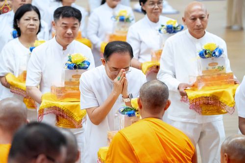 ภาพ No.343647:วันที่ 16 สิงหาคม พ.ศ.2569 พิธีถวายคิลานเภสัช และอุปกรณ์ทางการแพทย์ ณ ห้องแก้วสารพัดนึก2 วัดพระธรรมกาย