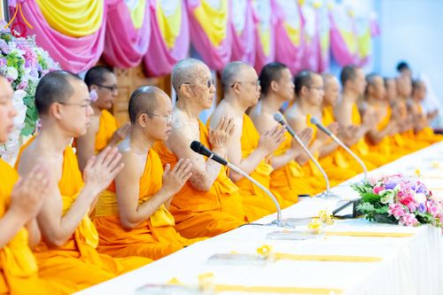 ภาพ No.294920:วันที่ 15 มกราคม พ.ศ. 2569 พิธีถวายภัตตาหารเป็นสังฆทาน แด่พระธรรมยาตรา ณ วัดโบสถ์บน ต.บางคูเวียง จ.นนทบุรี อนุสรณ์สถานลำดับที่ 4 สถานที่เกิดด้วยกายธรรม ในโครงการธรรมยาตรา กตัญญูบูชา มหาปูชนียาจารย์ พระมงคลเทพมุนี(สด จนฺทสโร) พระผู้ปราบมาร อนุสรณ์สถาน 7 แ