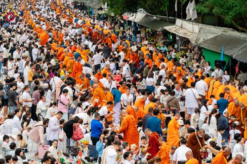 ภาพ No.285973:วันเสาร์ที่ 13 ธันวาคม พ.ศ.2568 พิธีตักบาตรพระภิกษุสามเณร 1,000 รูป ณ บริเวณหน้าอุทยานแห่งชาติเขาใหญ่ อำเภอปากช่อง จ.นครราชสีมา