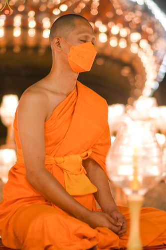 ภาพ No.69531:พิธีจุดประทีปถวายเป็นพุทธบูชา และบูชาธรรมมหาปูชนียาจารย์ ในโครงการธรรมยาตรากตัญญูบูชา มหาปูชนียาจารย์ พระมงคลเทพมุนี(สด จนฺทสโร) พระผู้ปราบมาร ปีที่ 11 ณ อนุสรณ์สถานมหาวิหารพระมงคลเทพมุนี อ.สองพี่น้อง จ.สุพรรณบุรี