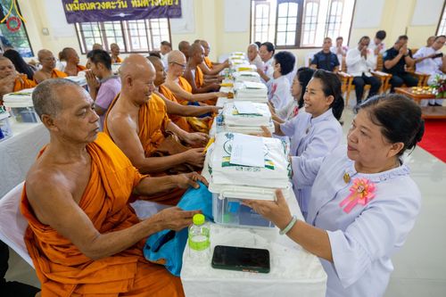 ภาพ No.137729:พิธีตักบาตร พิธีถวายสังฆทานแด่คณะสงฆ์ 323 วัด พิธีทำบุญอุทิศส่วนกุศลแด่ผู้วายชนม์ ในเหตุการณ์ความไม่สงบ 4 จังหวัดชายแดนภาคใต้ ปีที่ 20 ครั้งที่ 169 และพิธีมอบกองทุนหนุนแรงใจช่วยครูใต้ ปีที่ 17 ครั้งที่ 134 วันที่ 25 พฤษภาคม พ.ศ.2567 อ.ตากใบ จ.นราธิวาส