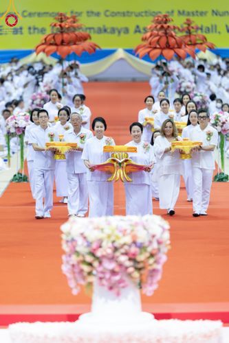 ภาพ No.92335:พิธีทอดกฐินธรรมชัยเพื่อสร้างอาคาร 115 ปี คุณยายอาจารย์มหารัตนอุบาสิกาจันทร์ ขนนกยูง อาทิตย์ต้นเดือนที่ 5 พฤศจิกายน พ.ศ. 2566 ณ วัดพระธรรมกาย จ.ปทุมธานี