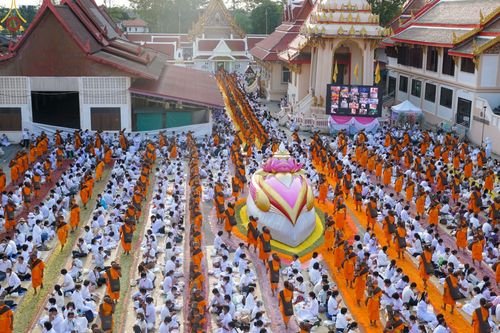 ภาพ No.72342:พิธีต้อนรับพระธรรมยาตรา ในโครงการธรรมยาตรากตัญญูบูชา มหาปูชนียาจารย์ พระมงคลเทพมุนี(สด จนฺทสโร) พระผู้ปราบมาร อนุสรณ์สถาน 7 แห่ง ปีที่ 11 วันที่ 18 มกราคม พ.ศ. 2566 ณ อนุสรณ์สถานลำดับที่ 4 สถานที่เกิดด้วยกายธรรม วัดโบสถ์ (บน) บางคูเวียง อ.บางกรวย จ.นนทบุ