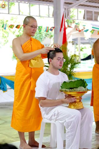 ภาพ No.338357:วันอาทิตย์ที่ 5 กรกฎาคม พศ.2569 พิธีตัดปอยผมธรรมทายาทนานาชาติ IDOP รุ่นที่ 21 จากประเทศจีน มาเลเซีย สิงคโปร์ และไต้หวัน ณ โถงช้าง วัดพระธรรมกาย