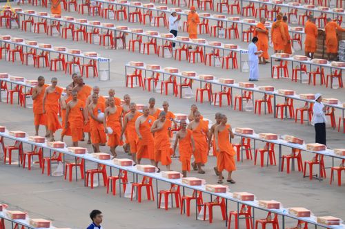 ภาพ No.323173:วันที่ 19 เมษายน พ.ศ.2569 การเรียงกล่องไทยธรรม , เตรียมงานจราจร เพื่องานถวายมหาสังฆทาน 40,000 กว่าวัดทั่วประเทศ วันคุ้มครองโลก 22 เมษายน พ.ศ.2569 วัดพระธรรมกาย