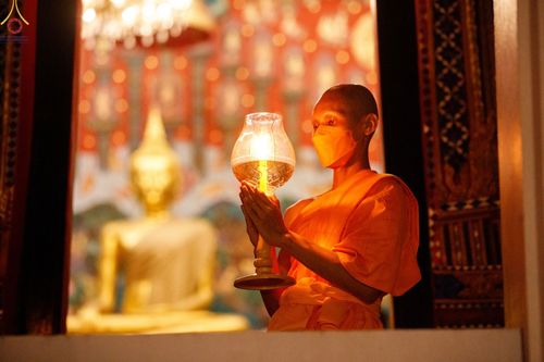 ภาพ No.73329:พิธีจุดประทีปถวายเป็นพุทธบูชา และบูชาธรรมมหาปูชนียาจารย์ ในโครงการธรรมยาตรากตัญญูบูชา มหาปูชนียาจารย์ พระมงคลเทพมุนี(สด จนฺทสโร) พระผู้ปราบมาร ปีที่ 11 ณ อนุสรณ์สถานลำดับที่ 4 สถานที่เกิดด้วยกายธรรม วัดโบสถ์ (บน) บางคูเวียง อ.บางกรวย จ.นนทบุรี วันที่ 21 