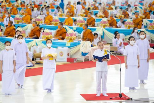 ภาพ No.85215:พิธีมุทิตาสักการะพระภิกษุ ผู้สอบได้เปรียญธรรม ๙ ประโยคระดับโลก, พิธีมอบโล่เกียรติยศและทุนการศึกษา สำนักเรียนบาลีดีเด่นทั่วประเทศ ในวันสมาธิโลก อาทิตย์ที่ 6 สิงหาคม พ.ศ. 2566 ณ สภาธรรมกายสากล วัดพระธรรมกาย