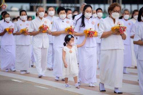 ภาพ No.84086:พิธีเวียนประทักษิณ พิธีวันทาเจดีย์ พิธีขอขมา และมอบผ้าไตร  ในโครงการบรรพชาอุปสมบทหมู่ธรรมทายาทรุ่นเข้าพรรษา และโครงการบรรพชาสามเณรโรงเรียนนานาชาติ รุ่นที่12 ในวันเสาร์ที่ 22 กรกฎาคม พ.ศ. 2566