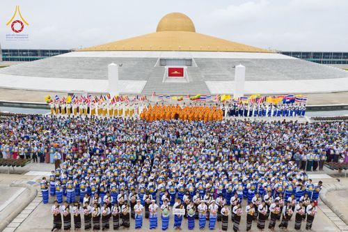 ภาพ No.52118:ประมวลภาพพิธีตักบาตรมิตรภาพไทย-เมียนมาร์ 105 รูป ณ วัดพระธรรมกาย