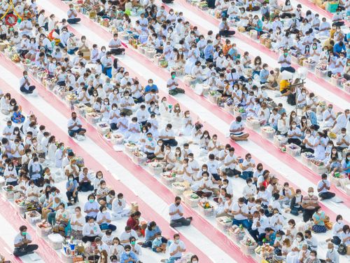 ภาพ No.49558:ประมวลภาพพิธีตักบาตรพระสงฆ์ 1,091 รูป เนื่องในวันแม่แห่งชาติ ณ ตลาดจัมโบ้ ชุดที่ 1